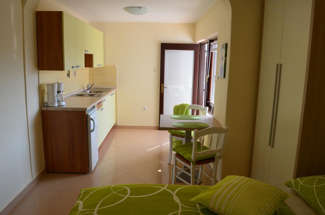 Apartments Mihalic I Baska  Luaran gambar