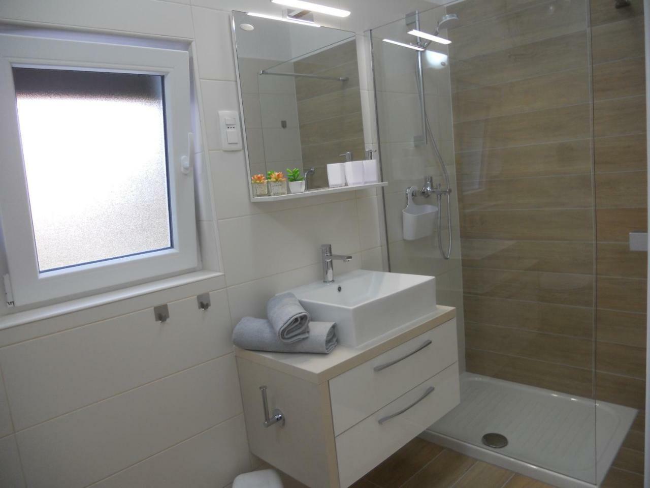 Apartments Mihalic I Baska  Luaran gambar